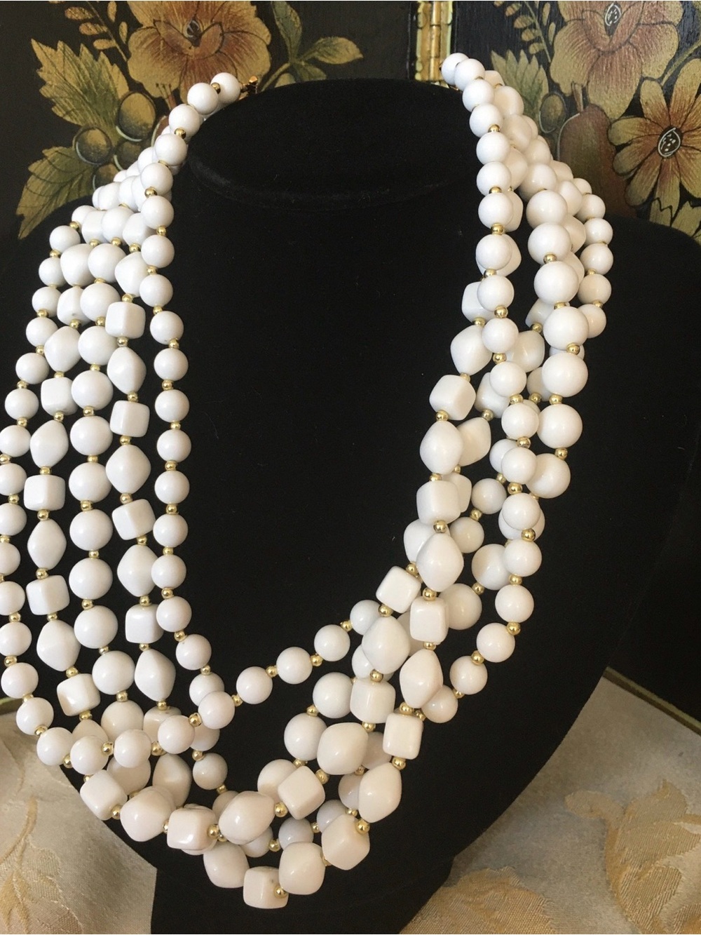 Vintage Five strand white beads necklace gold-tone Elegant Classic Gift Wedding - Picture 8 of 8